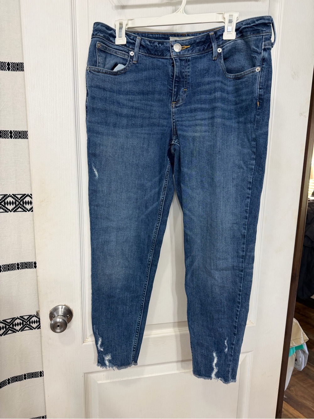 Maurices Women's Size 32 Mid Rise Skinny Destroyed Frayed Stretch Blue Jeans